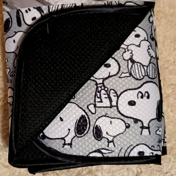 COPY - NWT ~ 2 Pack of Peanuts Snoopy World's Famous Beagle Microfiber Dish Dry… - Picture 3 of 6